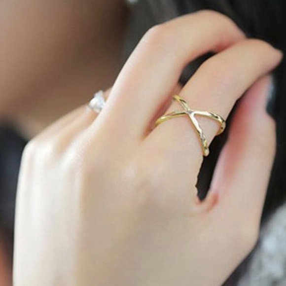 PinkBaeBoutique Jewelry - 3/$30 💛 Criss Cross Earrings